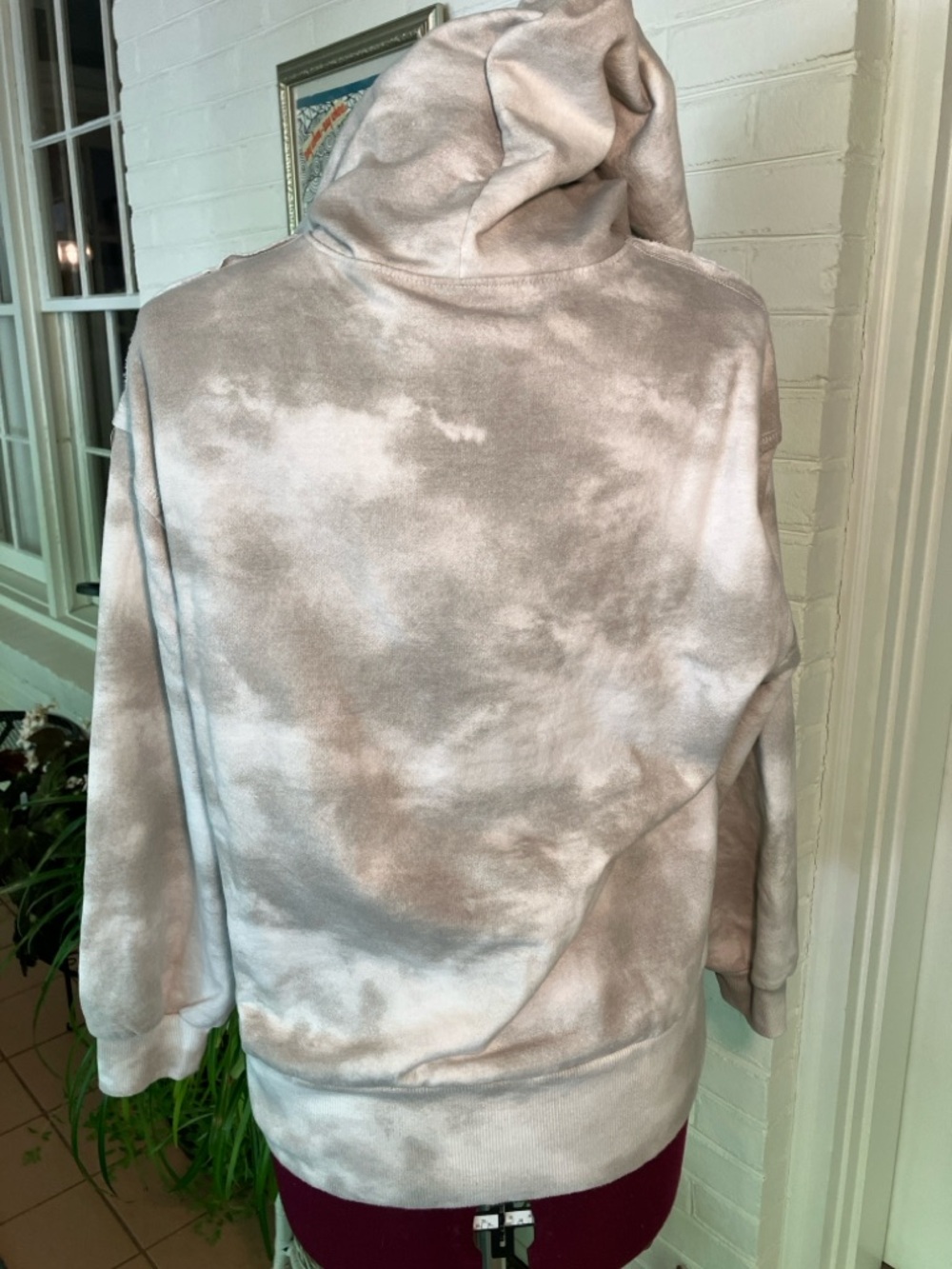 Peanuts | Snoopy Doghouse Hoodie | Grey & Cream Tie-Dye | Size M - Picture 4 of 6
